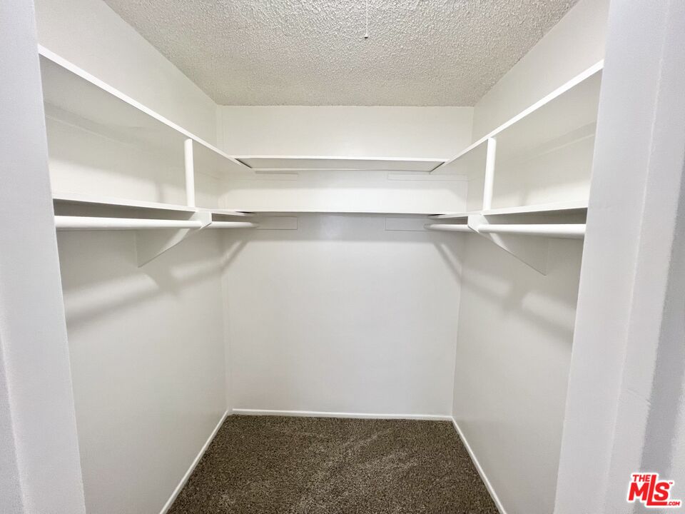 5429 Newcastle Ave Unit: 205