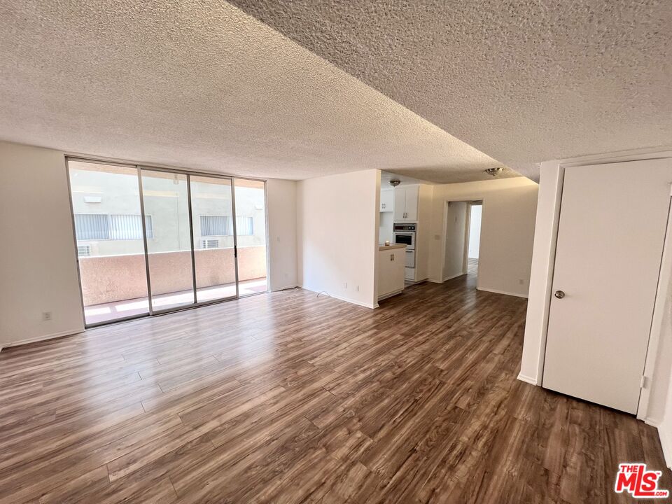 5429 Newcastle Ave Unit: 205