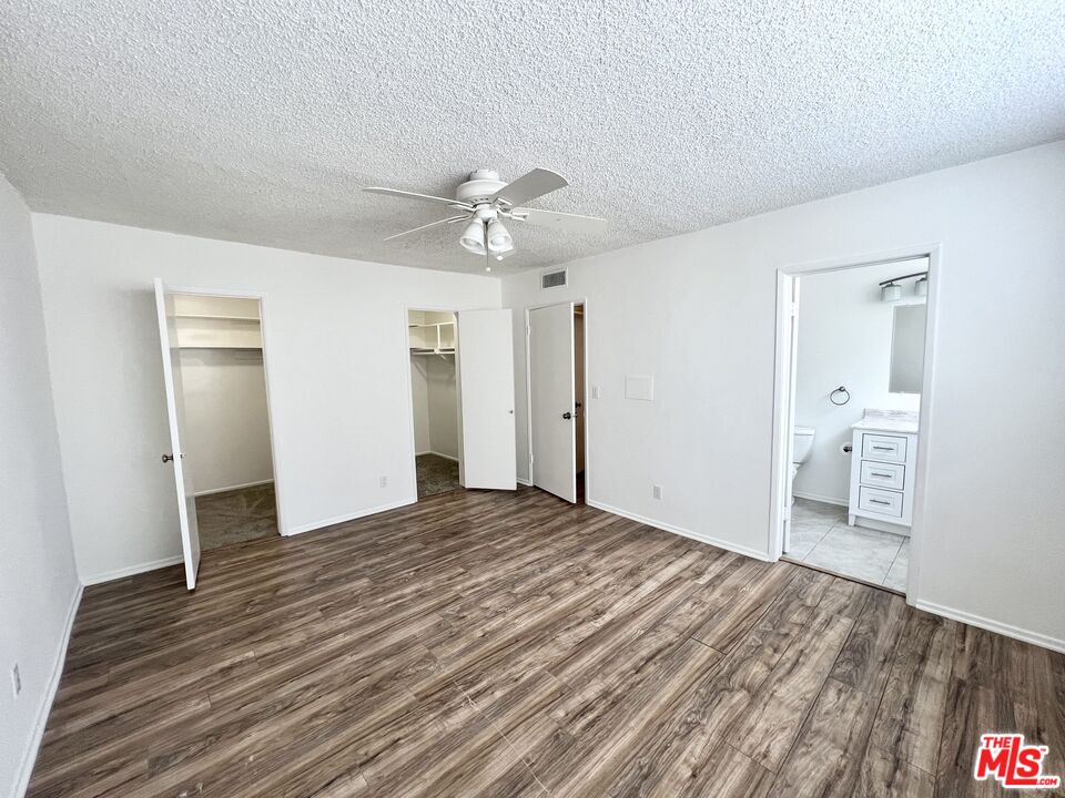 5429 Newcastle Ave Unit: 205