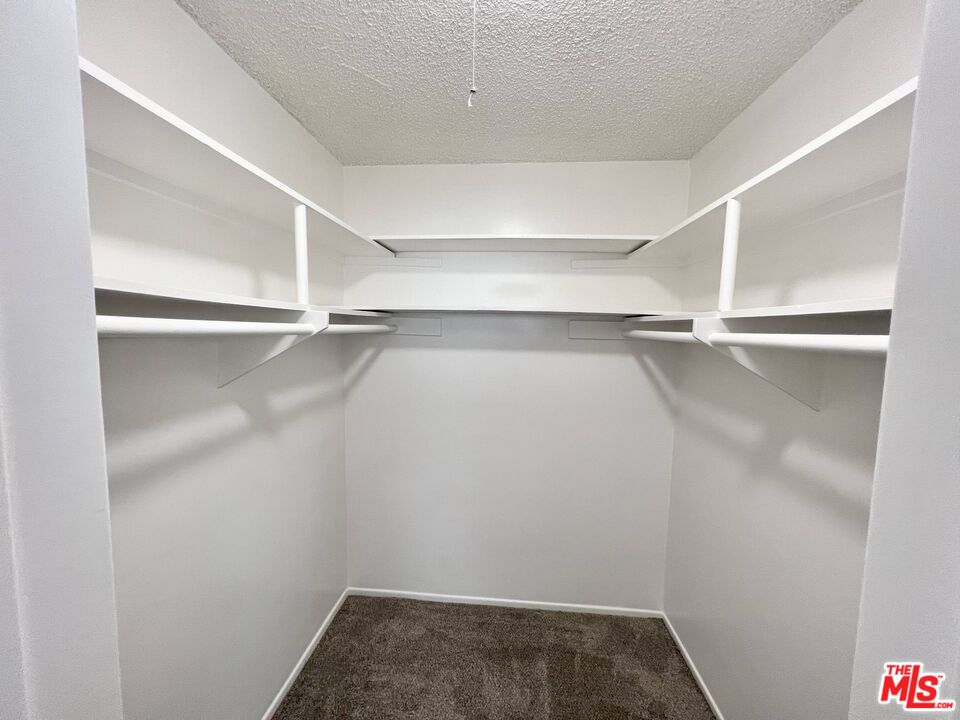 5429 Newcastle Ave Unit: 205