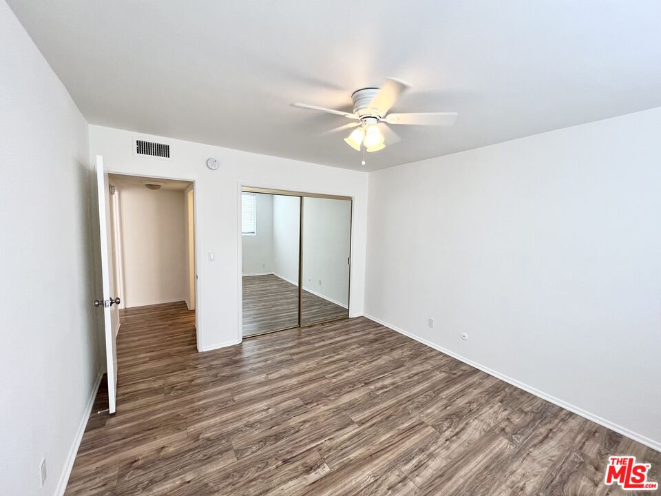 5429 Newcastle Ave Unit: 205