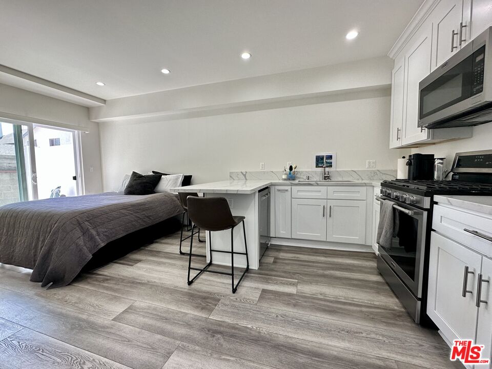 5244 Whitsett Ave Unit: 1/4