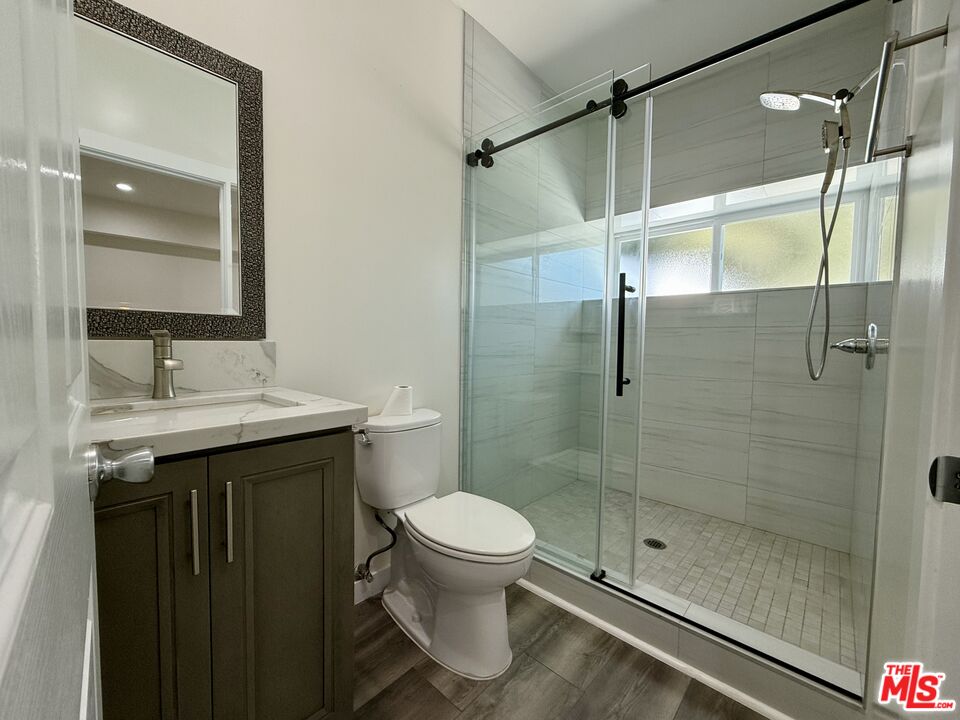 5244 Whitsett Ave Unit: 1/4