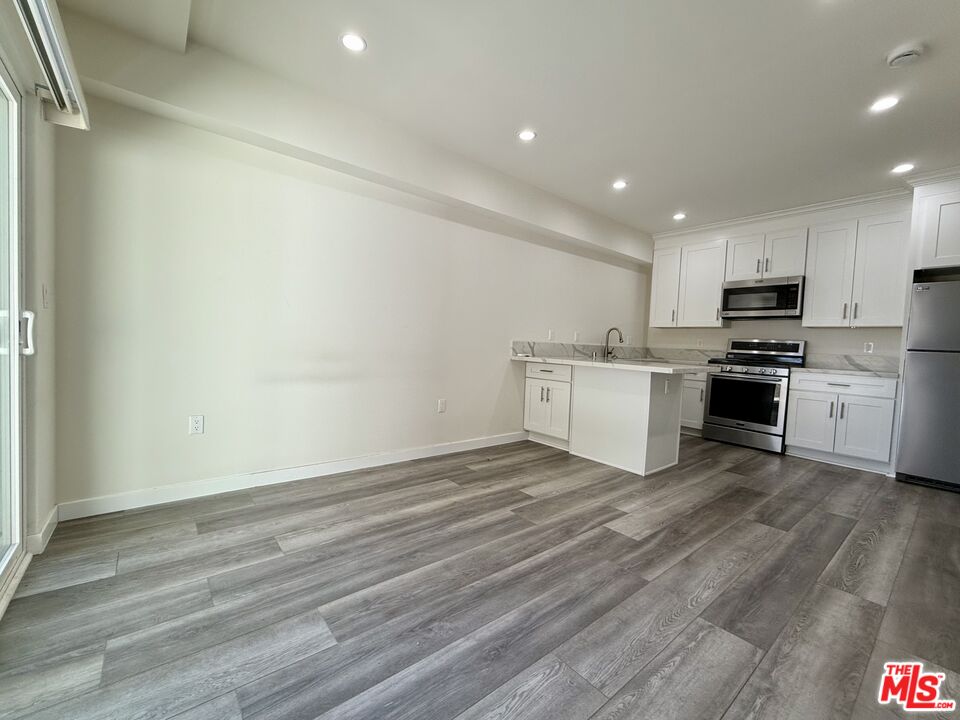 5244 Whitsett Ave Unit: 1/4