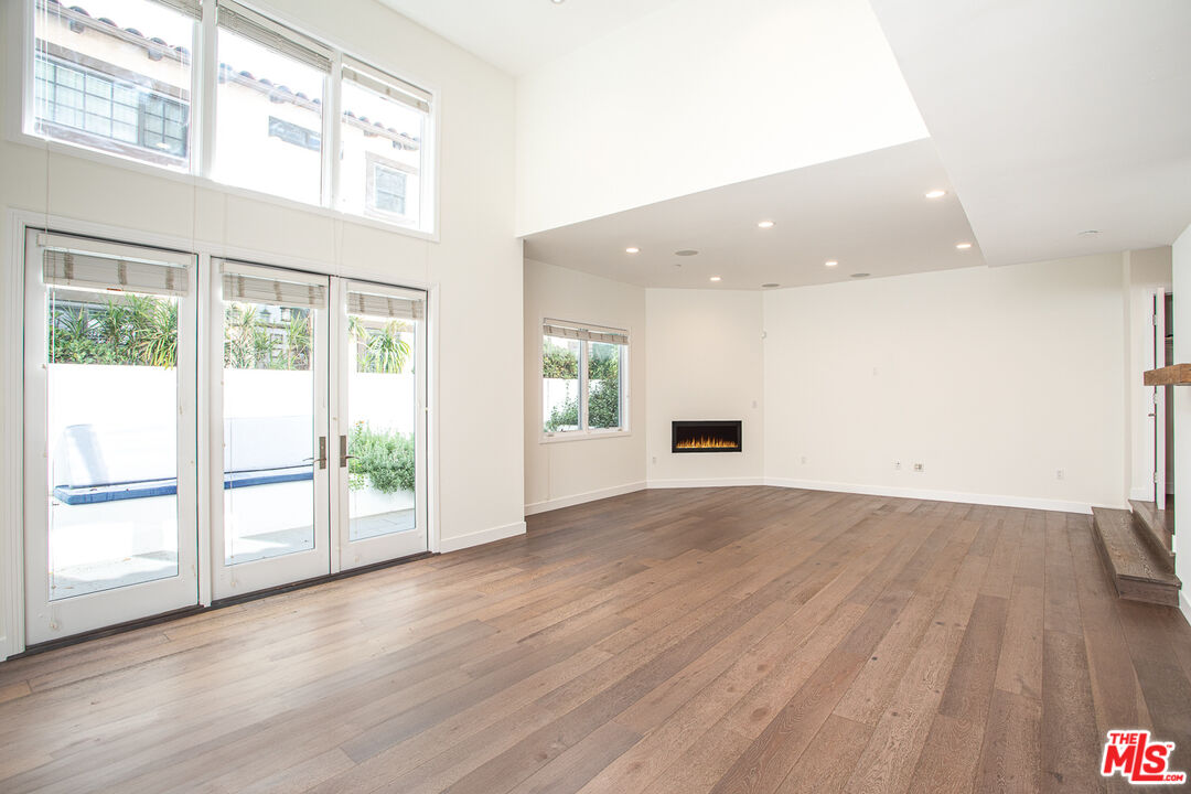 612 Lincoln Blvd Unit: 2