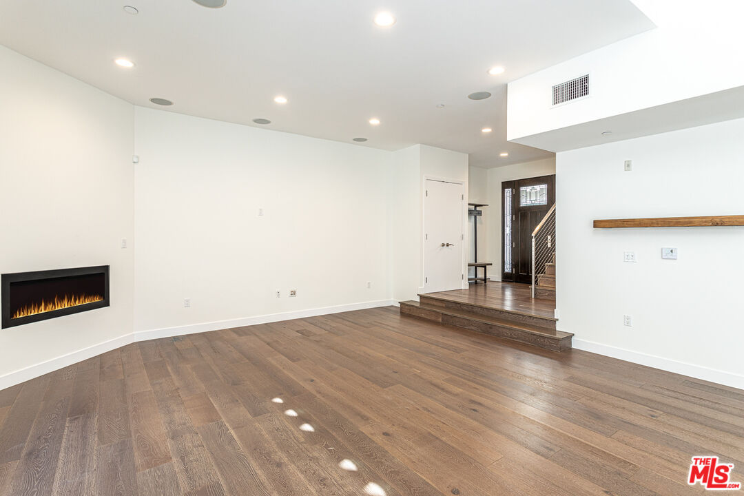 612 Lincoln Blvd Unit: 2