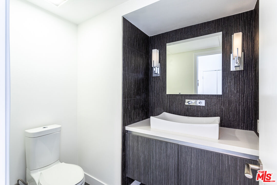 612 Lincoln Blvd Unit: 2