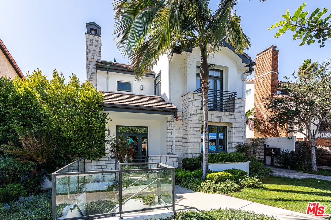 612 Lincoln Blvd Unit: 2