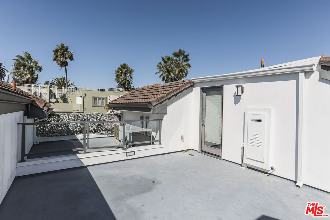 612 Lincoln Blvd Unit: 2