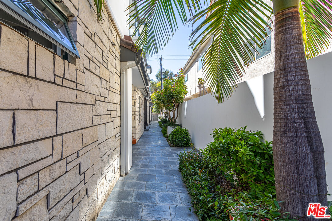 612 Lincoln Blvd Unit: 2