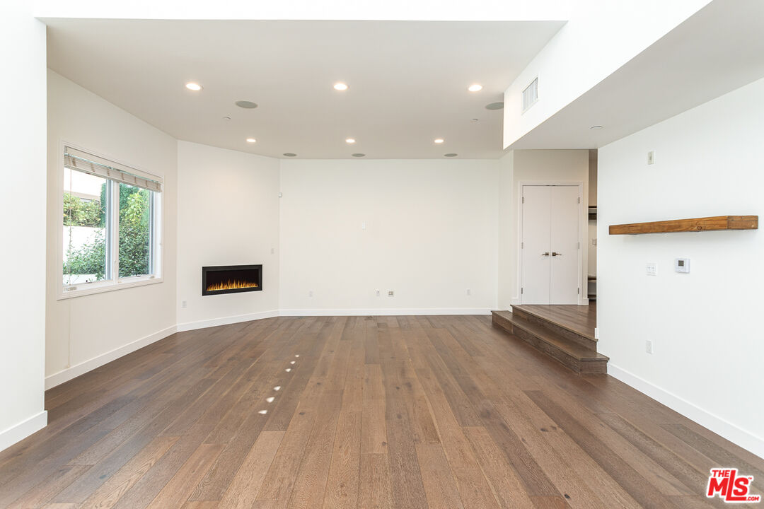 612 Lincoln Blvd Unit: 2