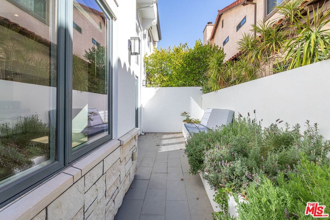 612 Lincoln Blvd Unit: 2