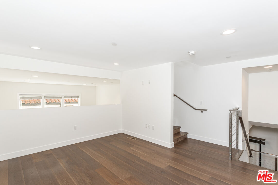 612 Lincoln Blvd Unit: 2