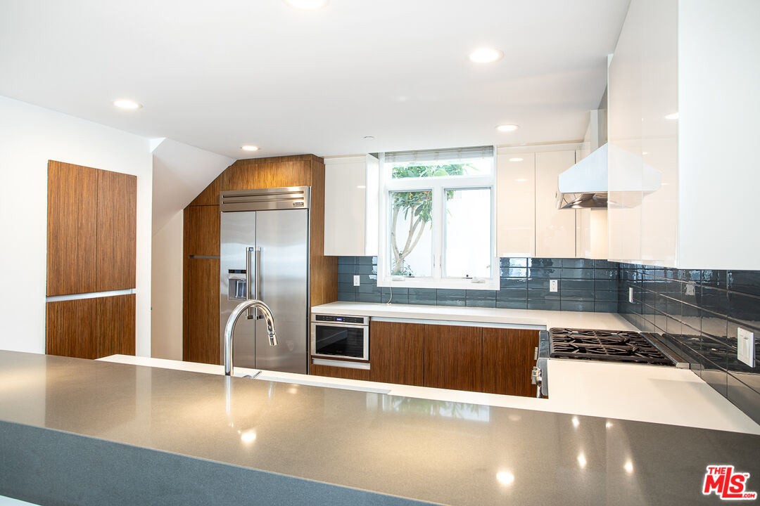 612 Lincoln Blvd Unit: 2