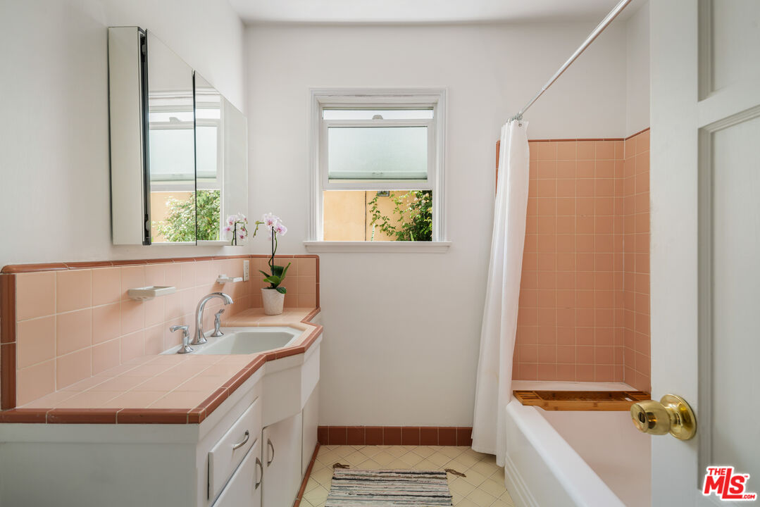 535 N Buena Vista St