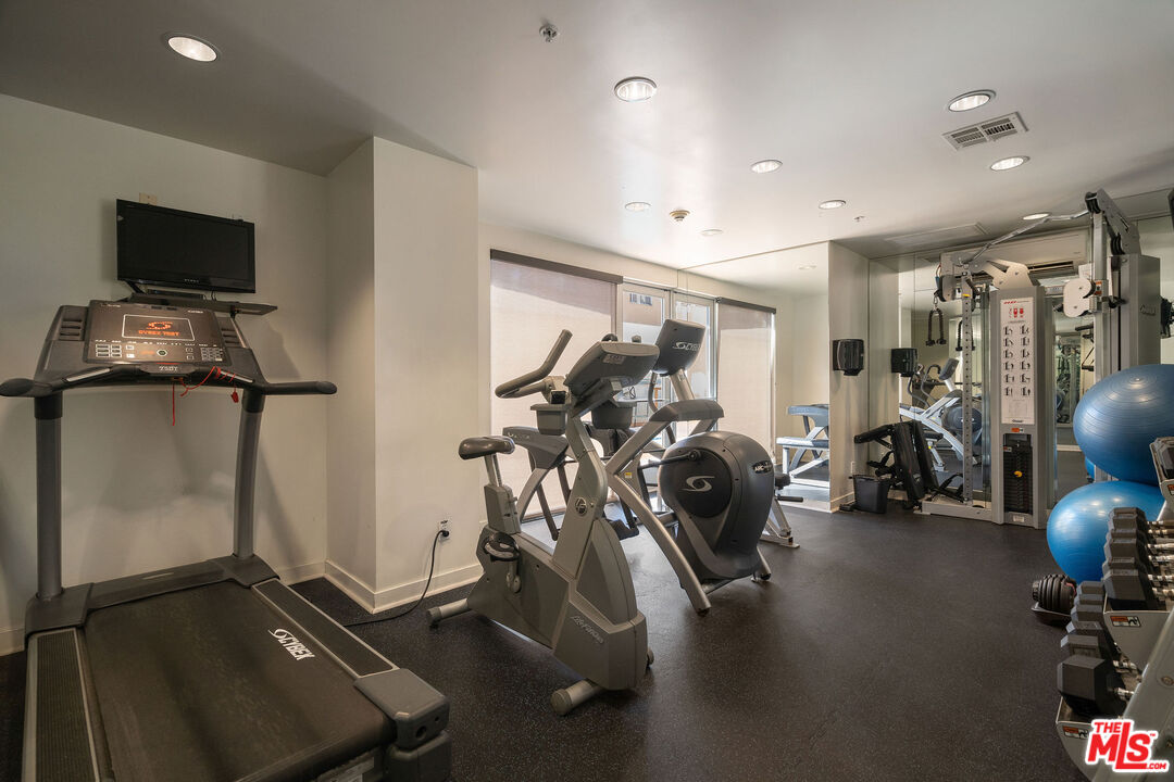 7100 Alvern St Unit: 215