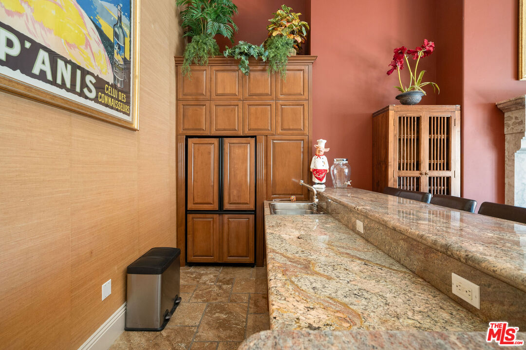 7100 Alvern St Unit: 215