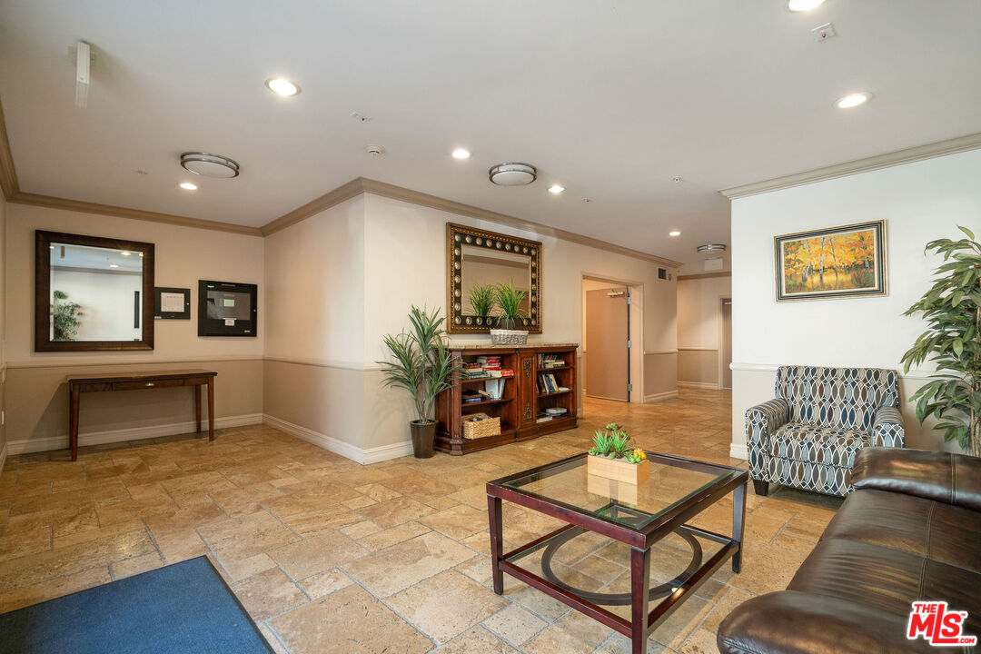 7100 Alvern St Unit: 215