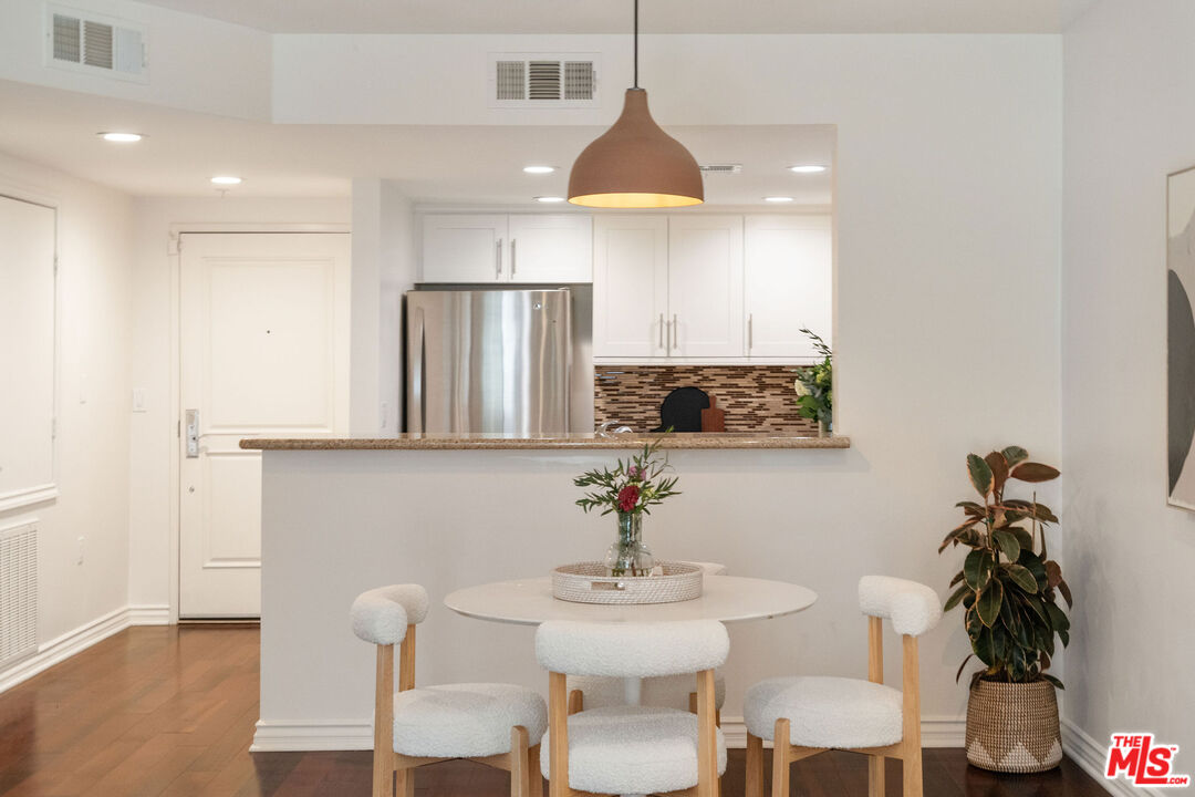 7100 Alvern St Unit: 215