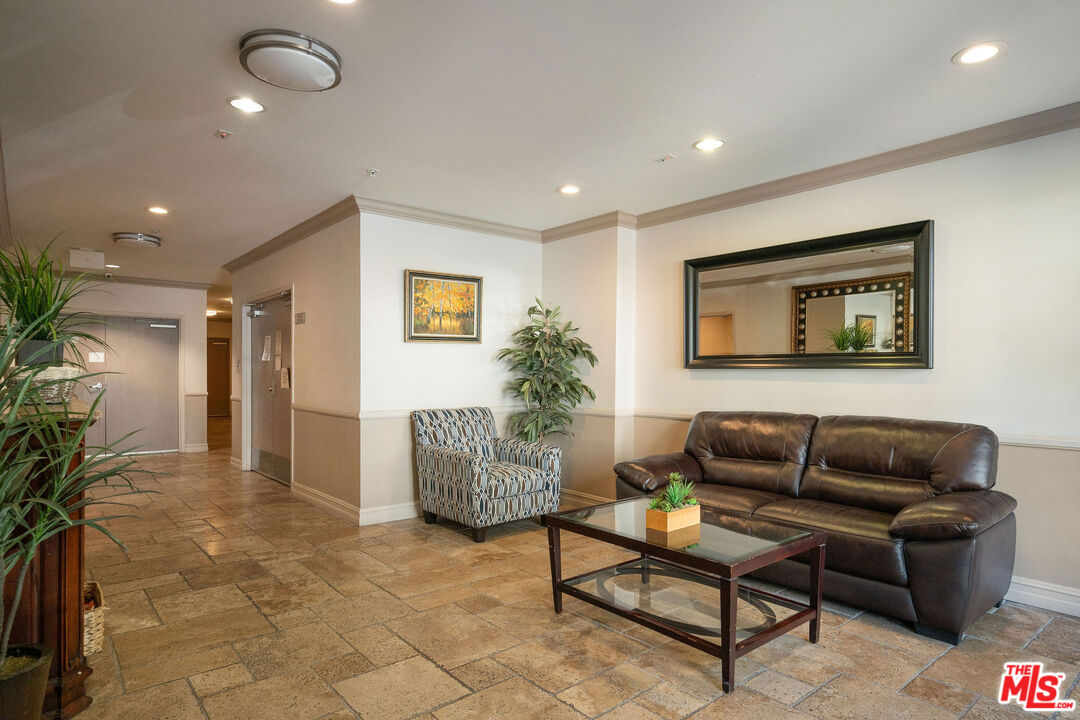 7100 Alvern St Unit: 215