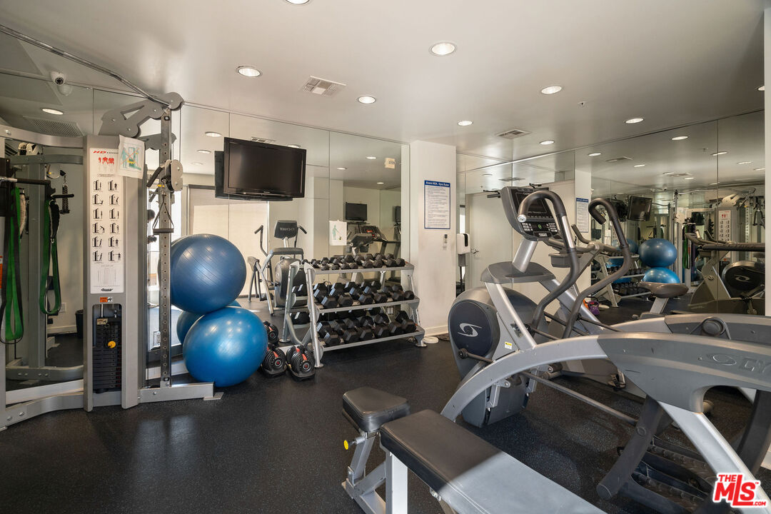 7100 Alvern St Unit: 215