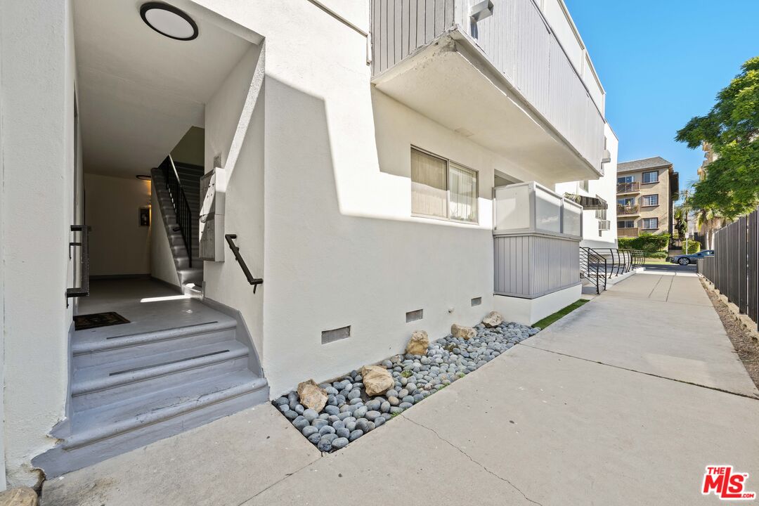 1951 Selby Ave Unit: 5