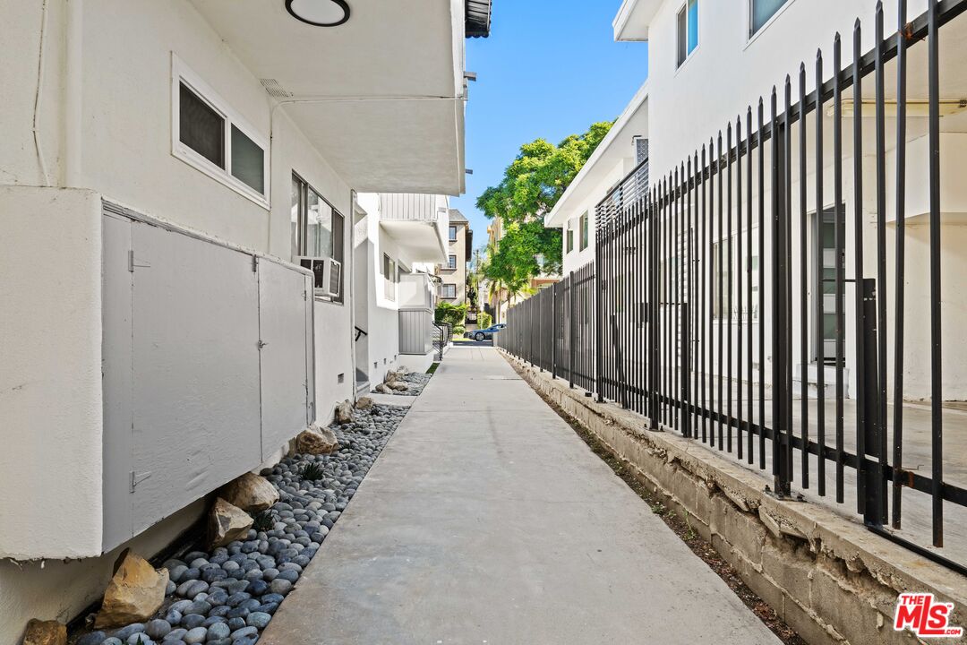 1951 Selby Ave Unit: 5