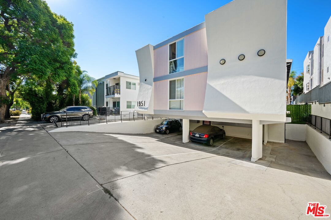 1951 Selby Ave Unit: 5