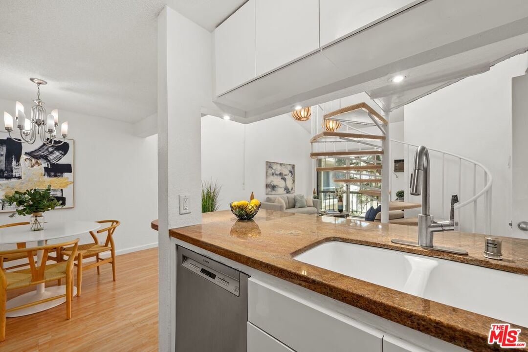 1440 Veteran Ave Unit: 526