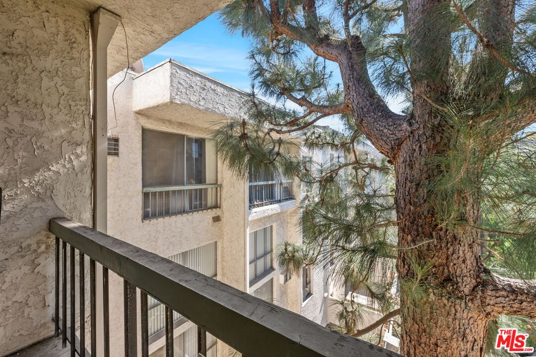 1440 Veteran Ave Unit: 526
