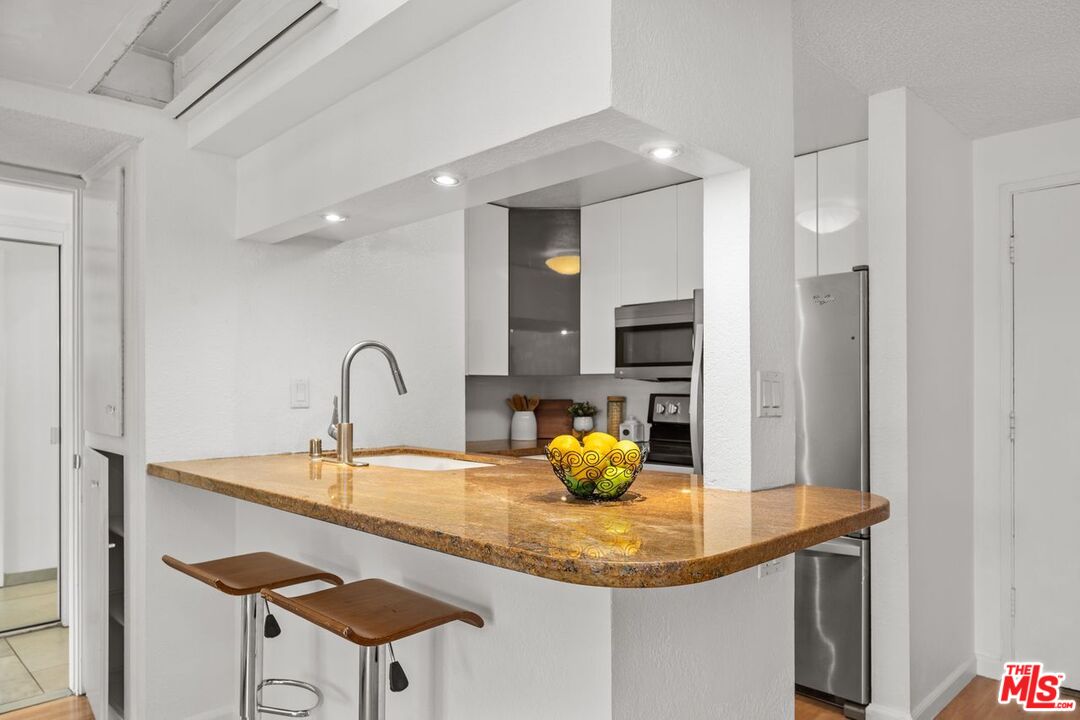 1440 Veteran Ave Unit: 526