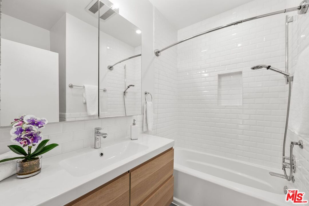 1440 Veteran Ave Unit: 526