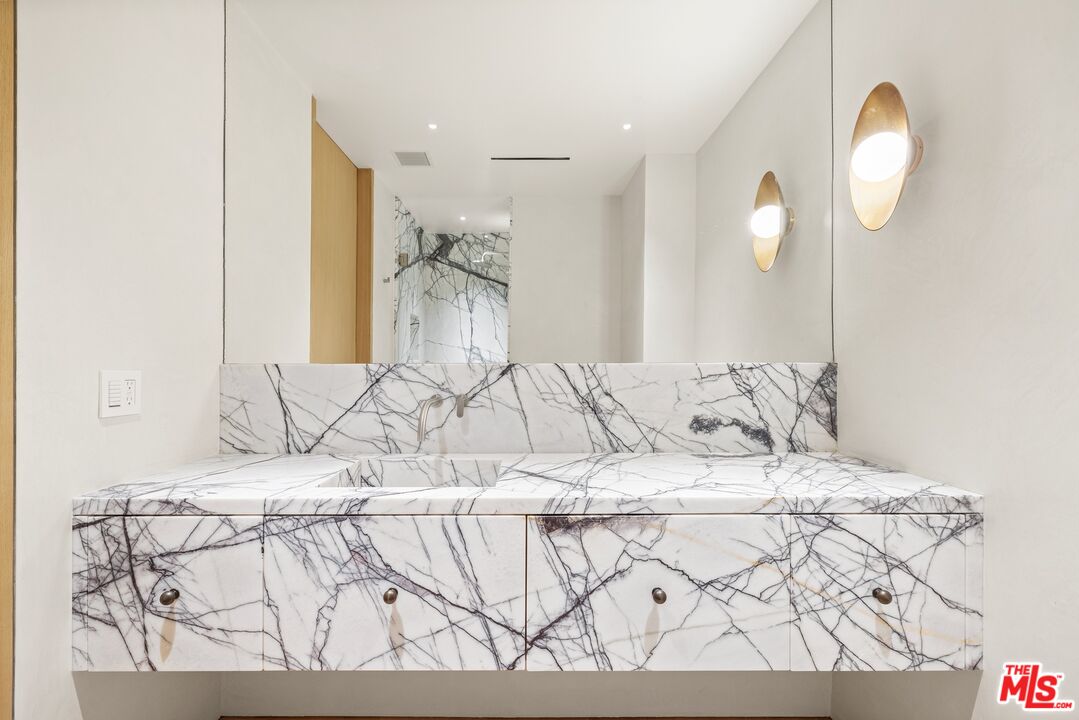 9255 Doheny Rd Unit: 2605