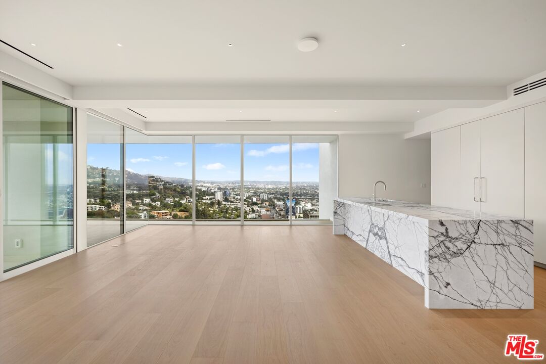 9255 Doheny Rd Unit: 2605