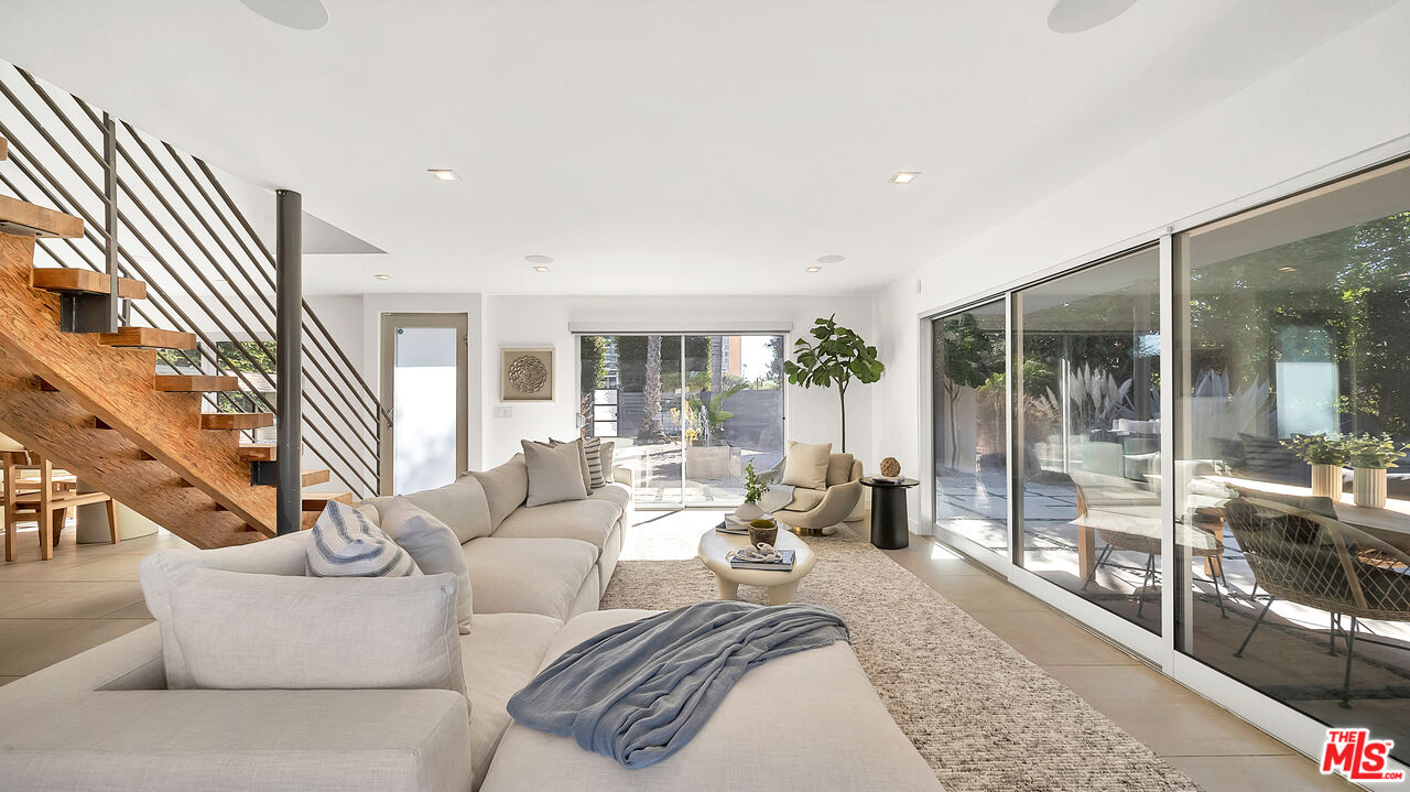 661 E Washington Boulevard