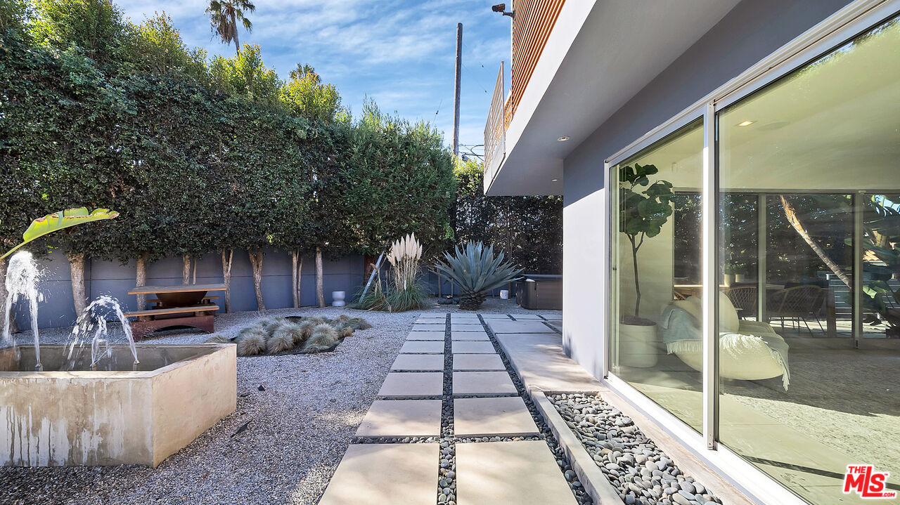 661 E Washington Boulevard