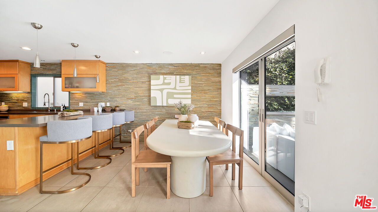 661 E Washington Boulevard