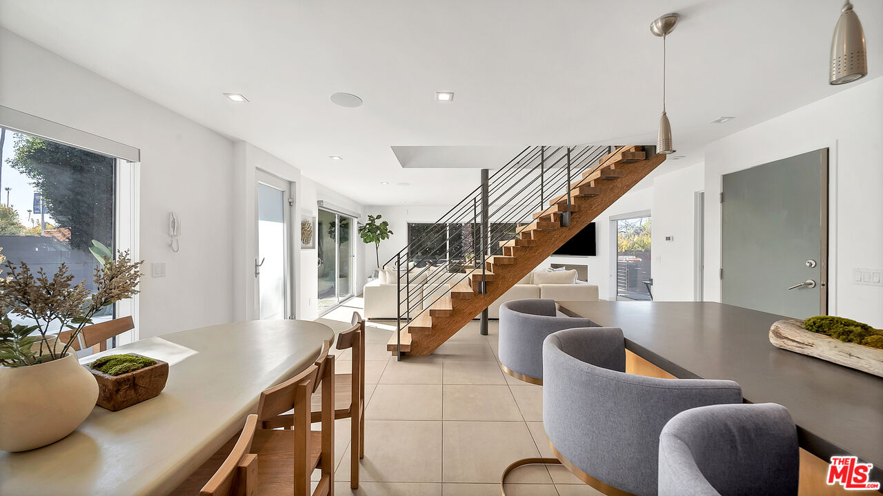 661 E Washington Boulevard