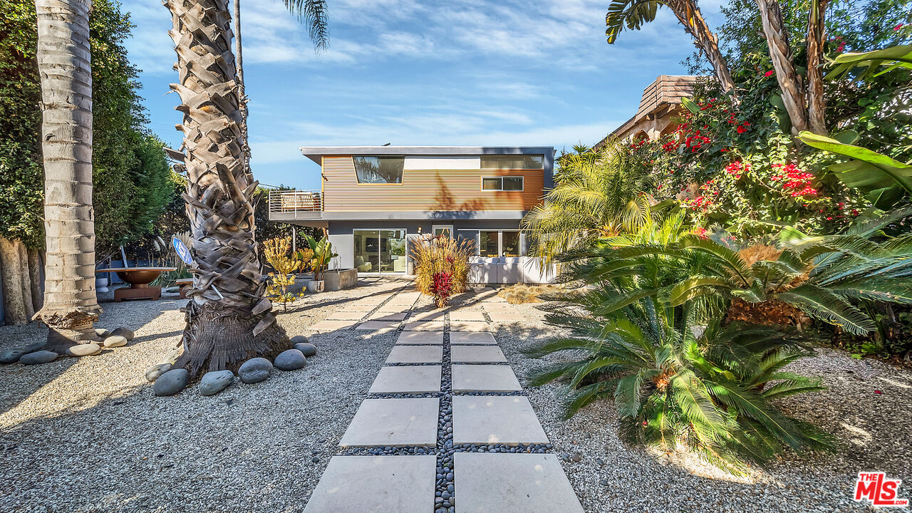 661 E Washington Boulevard