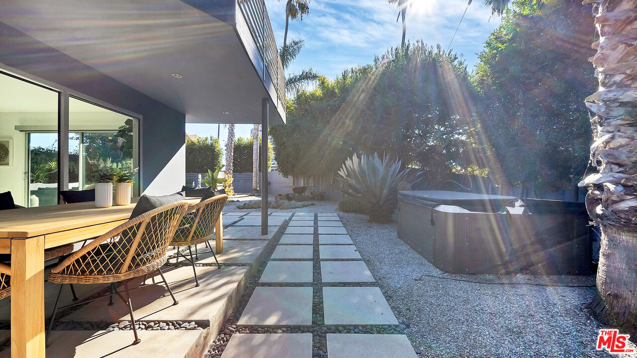 661 E Washington Boulevard