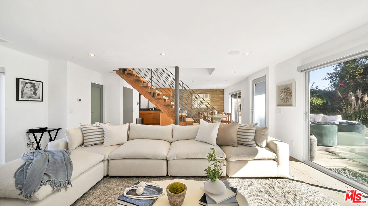 661 E Washington Boulevard