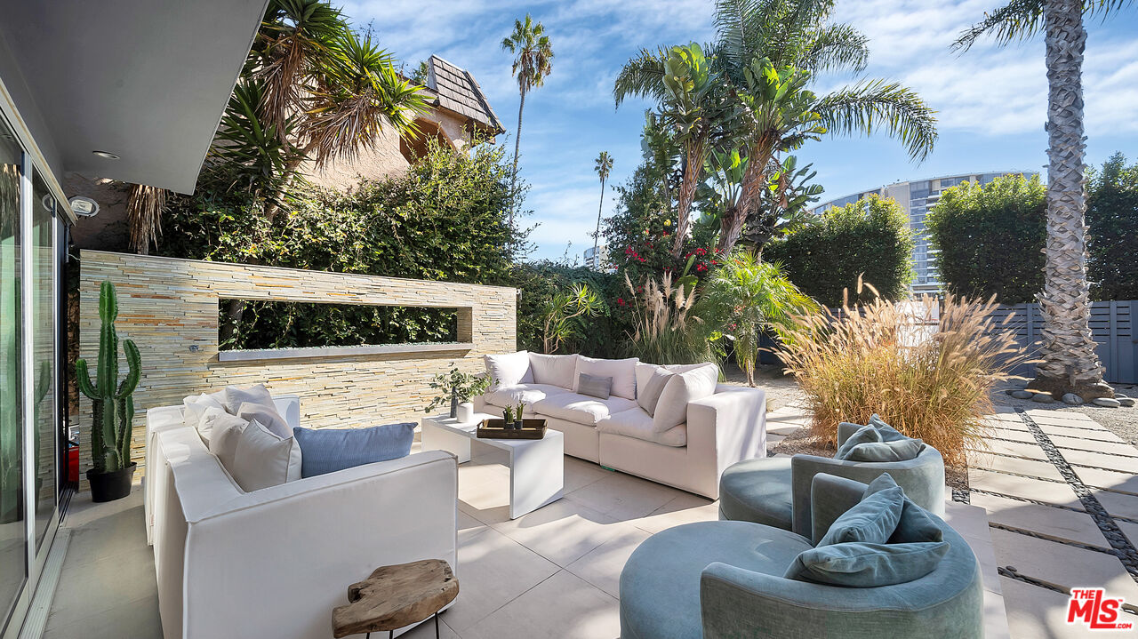 661 E Washington Boulevard