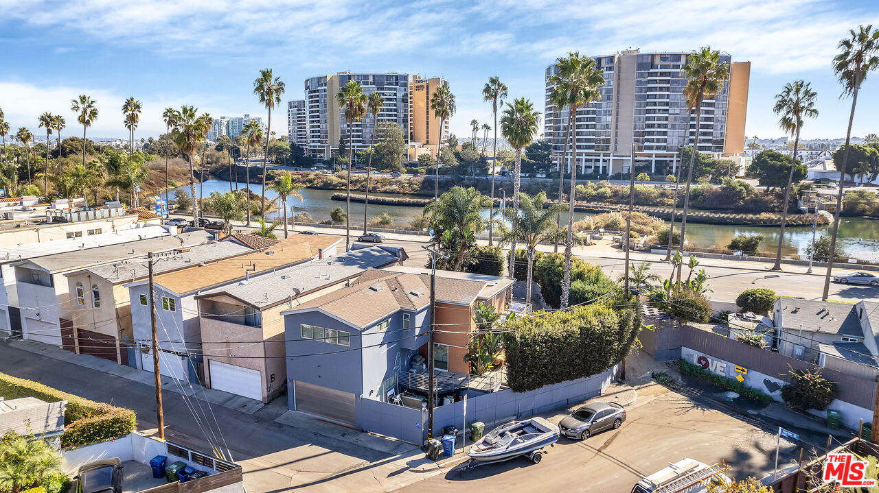 661 E Washington Boulevard