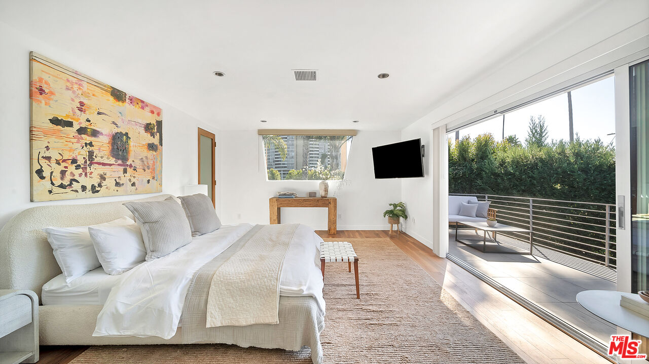 661 E Washington Boulevard