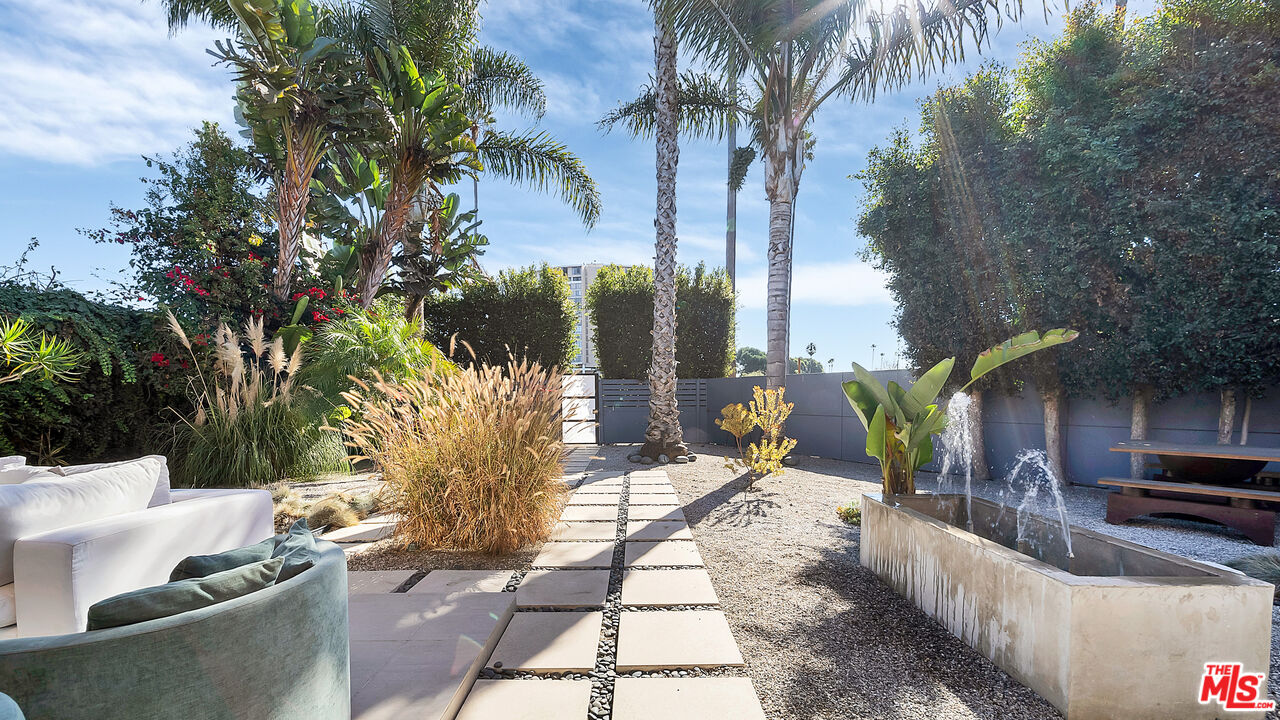 661 E Washington Boulevard