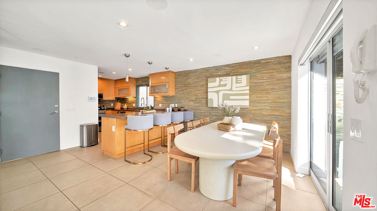 661 E Washington Boulevard