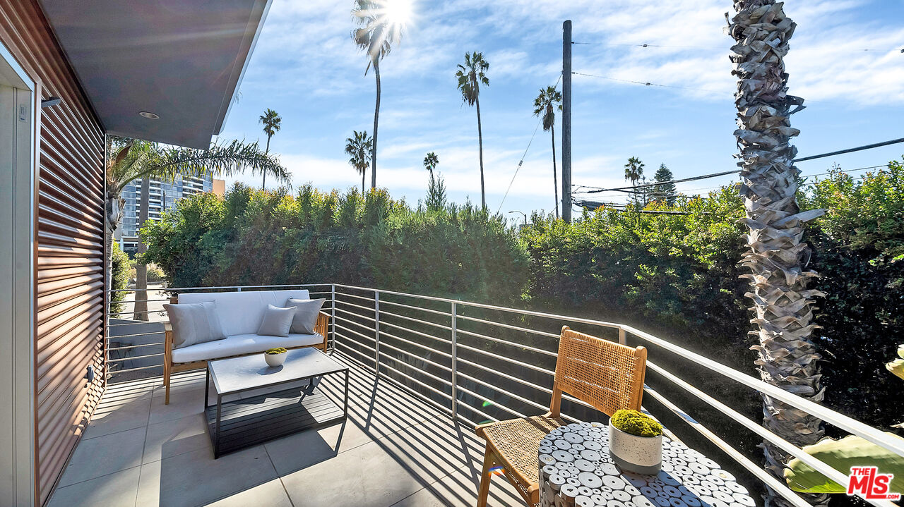 661 E Washington Boulevard