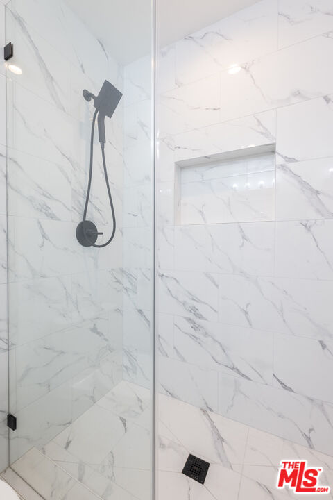 9007 Rangely Ave Unit: 2