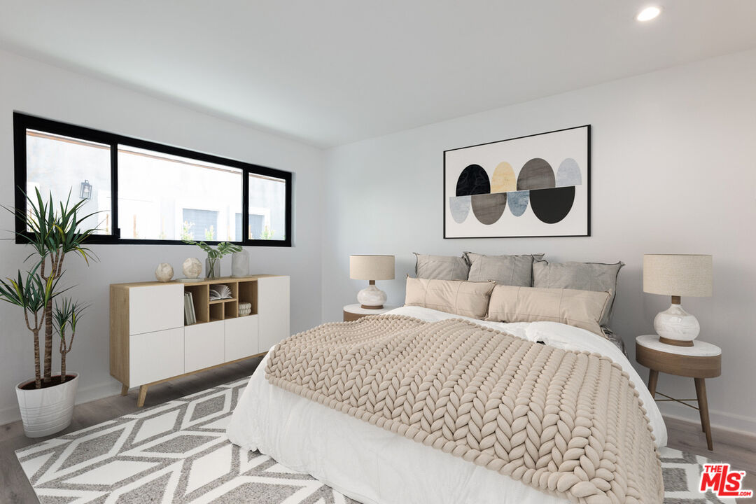 9007 Rangely Ave Unit: 2