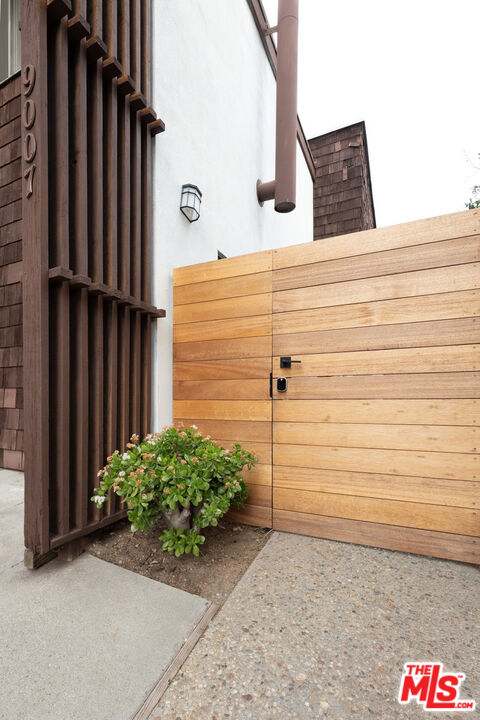 9007 Rangely Ave Unit: 2